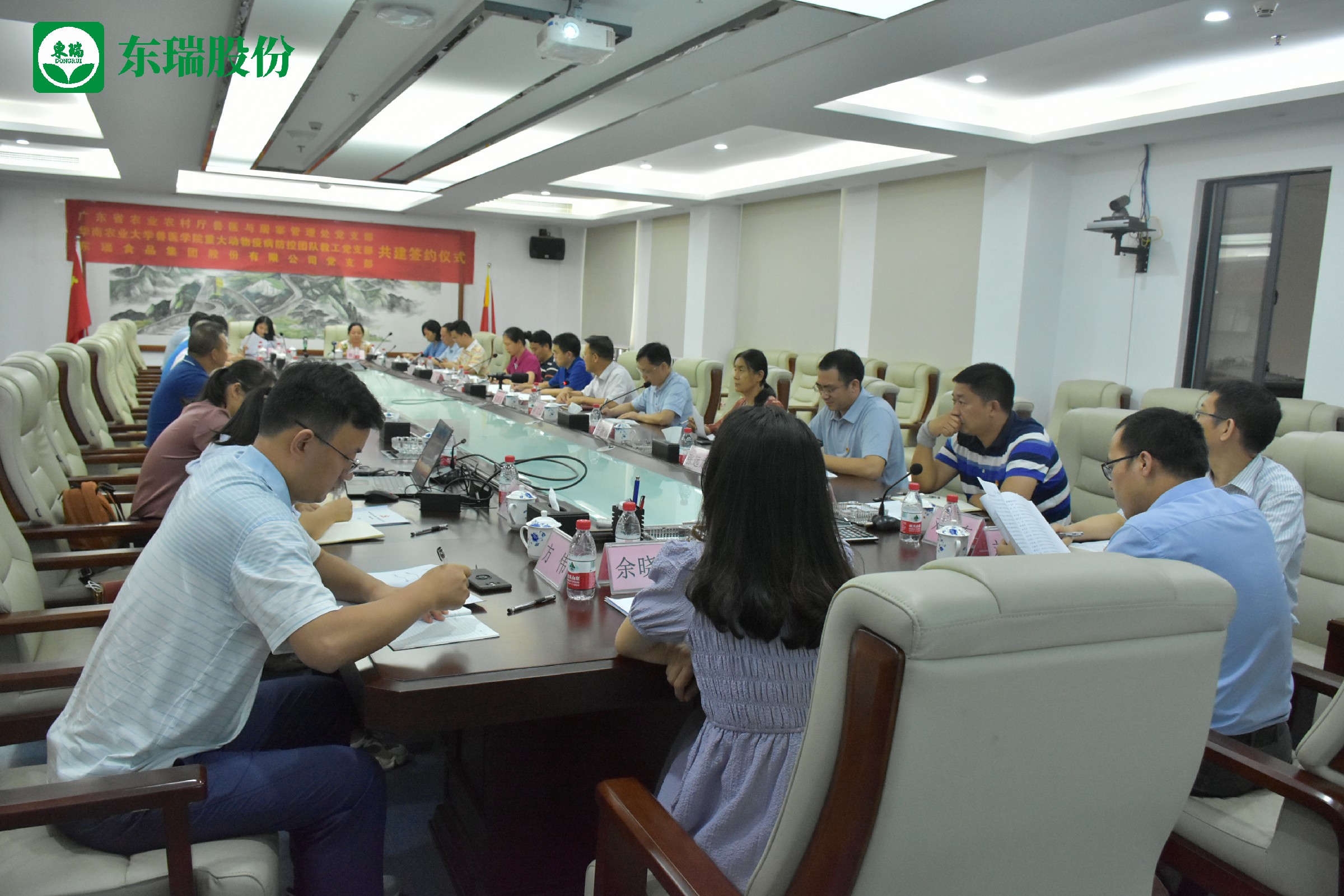 5.华体电竞官网-华体会（中国）
座谈交流~1.jpg
